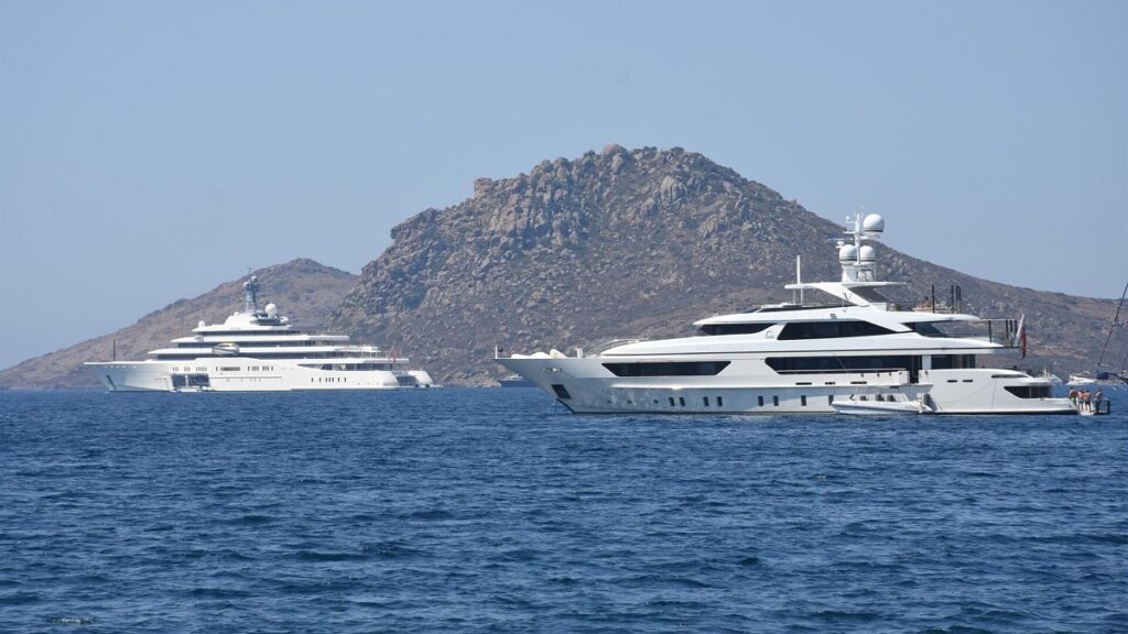 Ultra-luxury yachts